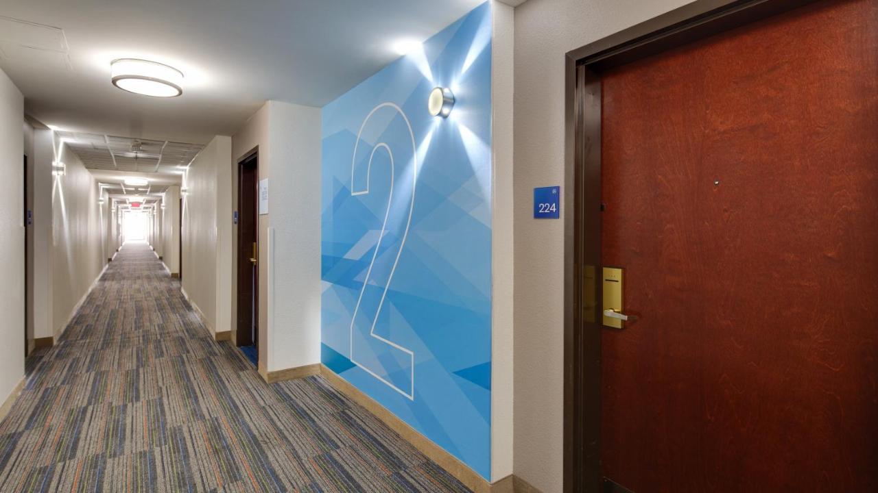 Holiday Inn Express & Suites Detroit - Farmington Hills By Ihg Northville Eksteriør billede