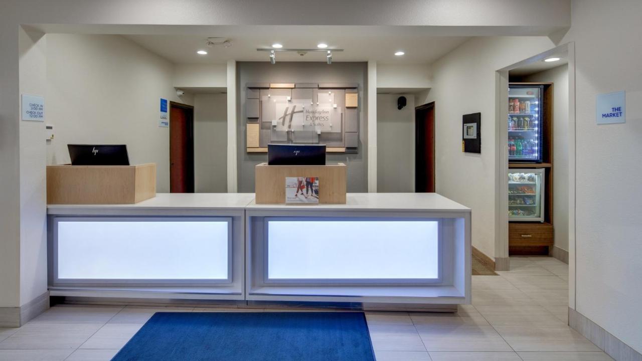 Holiday Inn Express & Suites Detroit - Farmington Hills By Ihg Northville Eksteriør billede