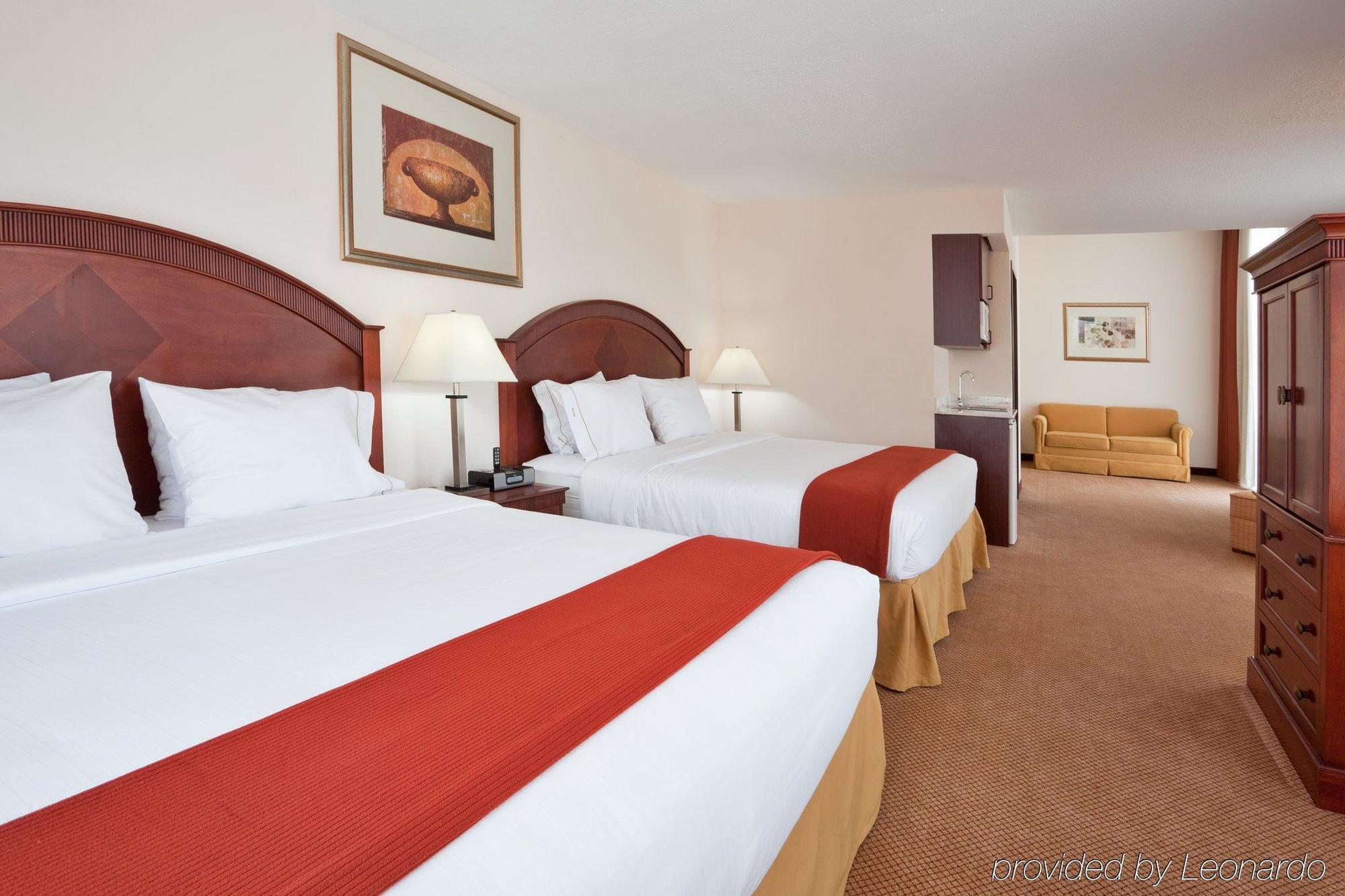 Holiday Inn Express & Suites Detroit - Farmington Hills By Ihg Northville Værelse billede