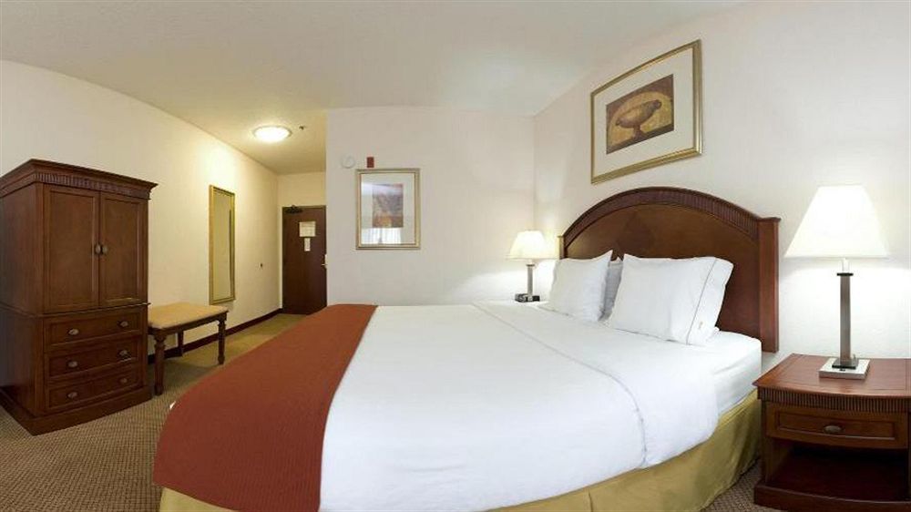 Holiday Inn Express & Suites Detroit - Farmington Hills By Ihg Northville Eksteriør billede